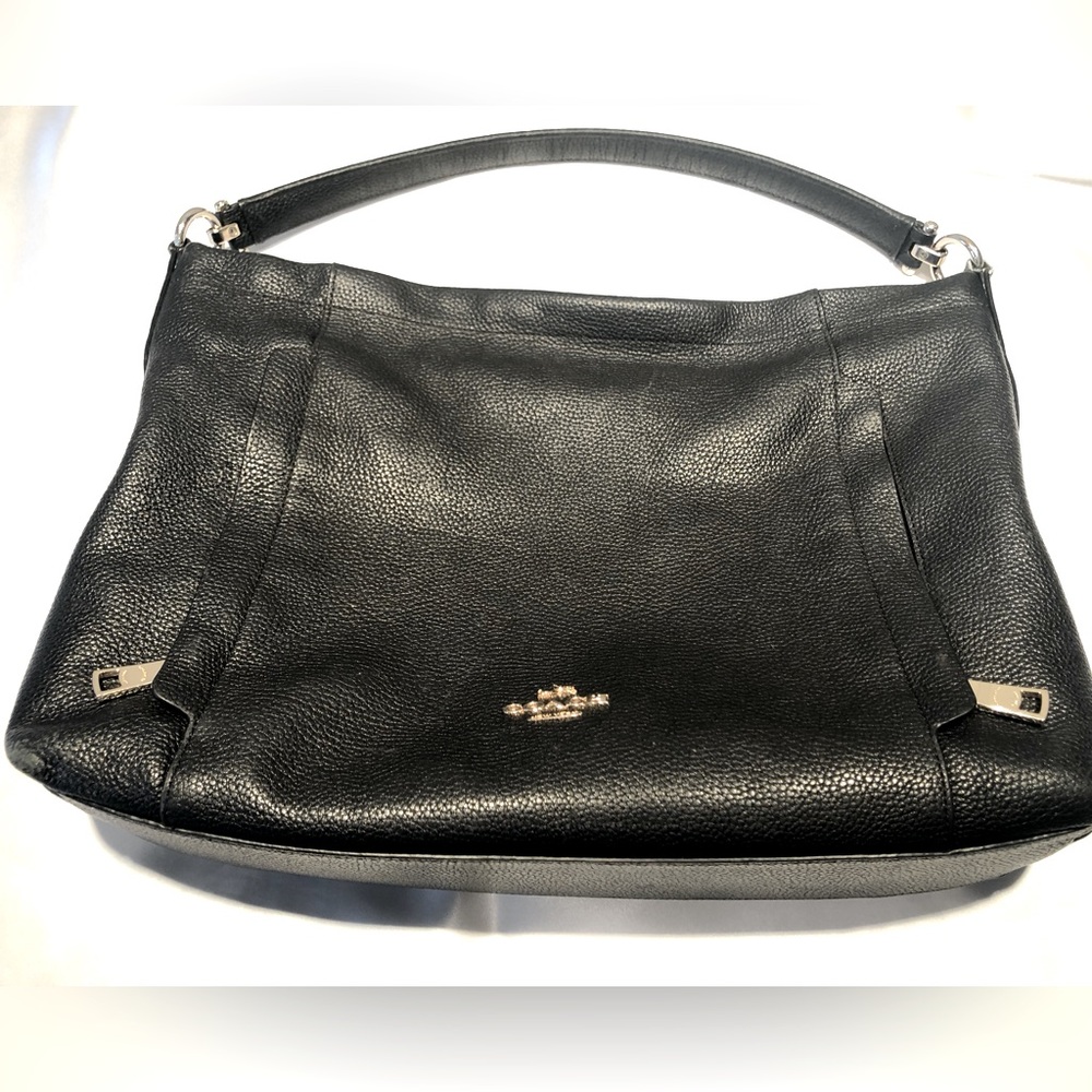 Women’s Coach Hobo Scout Purse.  Black Leather with Gold Zippers w/ Side Pockets